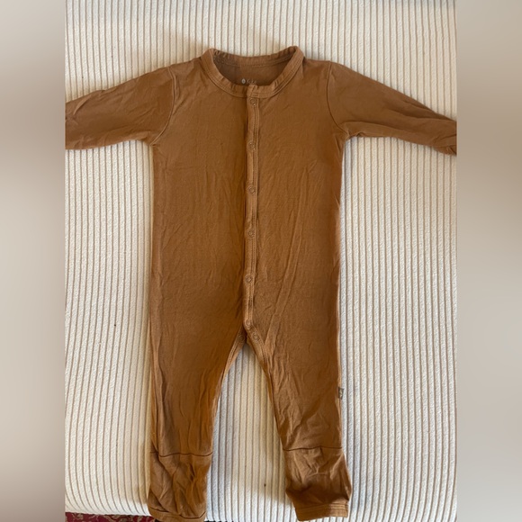Kyte BABY Other - Kyte BABY Tan/ brown bamboo romper pajama with snaps